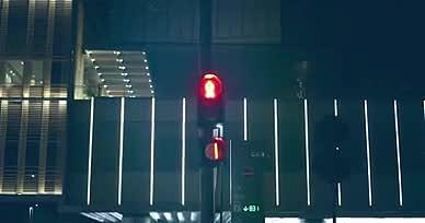 城市夜晚交通信号灯视频的预览图